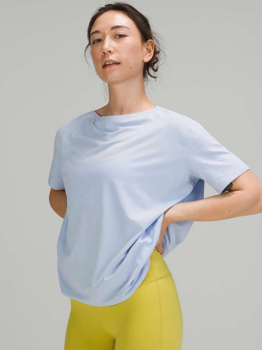 Lululemon Back in Action Short Sleeve Tee in Blue Linen PTP 25" Est. Size 10